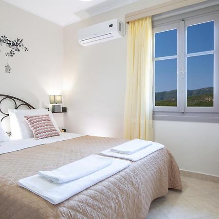 Villa George Poros House Esterno foto