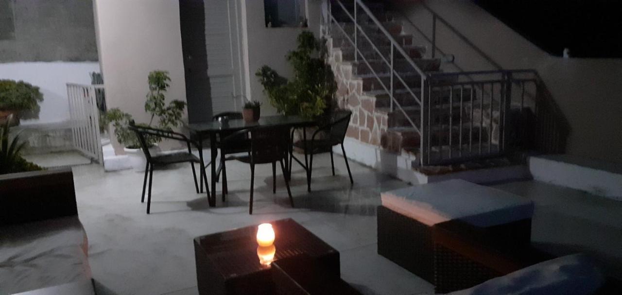 Villa George Poros House Esterno foto